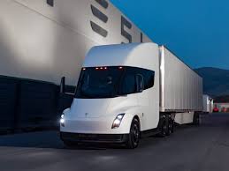A tesla semi prototype is spotted in fremont, california that demonstrates the truck's insane acceleration sound, and handling (video). Tesla Delays Electric Semi Truck Production To 2022
