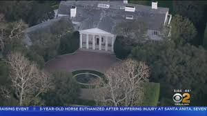 He got plenty of flattering press for living in a small downtown apartment last year his lawyers successfully fought the town's effort to limit house sizes and expansions there bezos's minions are careful to point out symbols of the company's continued frugality despite the. Report Amazon S Jeff Bezos Buys Beverly Hills Estate For Record 165m Youtube