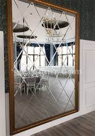 Işık dalgalardan oluşur ve ışık dalgaları bir aynanın düz yüzeyinden yansıdığında, bu dalgalar , orijinal dalgalarla eşit ancak bir düzlem ayna bir süre, gerçek görünümlü bozulmamış görüntü verecektir kavisli ayna , tahrif büyütmek veya çizgiler, tutarken, çeşitli şekillerde. Ayna Ayna Urun Cesitleri Erdeniz Cam Ayna Ve Mobilya