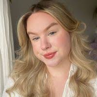 Leah Rogers's Instagram, Twitter & Facebook