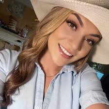 Brianna Ciampoli's Instagram, Twitter & Facebook