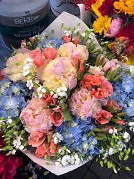 Seattle's public market since 1907. The Bouquets At Pike Place Market In Seattle Are All Beautiful But This One Really Caught My Eye Flowers