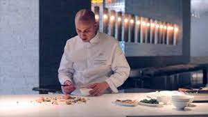 Yarışmanın jüri üyelerinden ali ronay dikkat çekmektedir. Raffles Istanbul Executive Chef Ali Ronay Presents Youtube