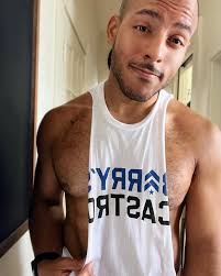 Someday I'll cut a tank properly… But until then 👋🏽 ••••••••••••••••••••  • • • • • • • #selfie #selflove #barrys #sunlight #chestday #castro #love  #fitness #workout #cute #thirsty #thirstythursday #art #breakmysoul #leo  #leoseason #training #life ...