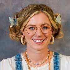 Lindsey Pierson's Instagram, Twitter & Facebook