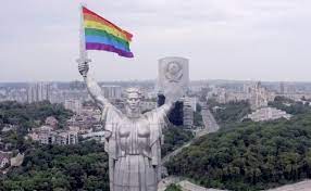 Hd wallpapers and background images. Aktivisty Povesili Flag Lgbt Na Monumente Rodina Mat V Kieve Obshestvo Rbk