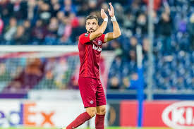 Du 12 juin au 12 juillet 2020 se tiendra la 16e édition du championnat d'europe de foot, organisée par l'uefa, dans 12 villes reparties sur tout le territoire européen. Foot Ligue Europa Munas Dabbur Salzbourg Termine Meilleur Buteur De L Annee 2018 En Coupe D Europe France Football