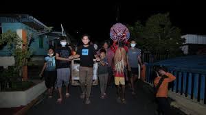 Maybe you would like to learn more about one of these? Bangunkan Sahur Dengan Cara Unik Kostum Dan Perkusi Jadi Ciri Khas Gang Buntu Squad Balikpapan Tribun Kaltim