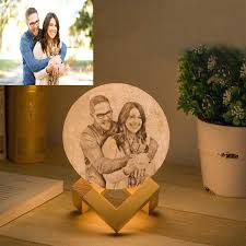 Der mond (auch säufersonne genannt) ist eine kugel, welche nachts oben bei den leuchtenden punkten in wahrheit ist der mond natürlich ein werbegag oder eine lampe. 3d Foto Mond Lampe