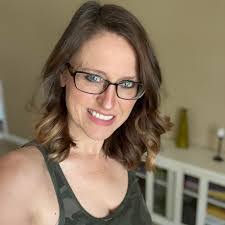 Wendi Farr's Instagram, Twitter & Facebook