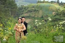 Pemandangan alam di senja hari. Fotografer Prewedding Solo Foto Prewed Nuansa Tema Alam Terbuka Di Tawangmangu Karanganyar Dg Kebaya Prewedding Jawa Simple Modern Deffie Bedro Fotografer Pernikahan Prewedding Wedding Photographer Jogja Yogyakarta Indonesia