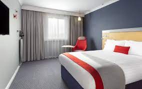 Just jump on the underground to westfield shopping centre. Holiday Inn Express Earls Court Und Harry Potter Studios London Bis Zu 70 Voyage Prive