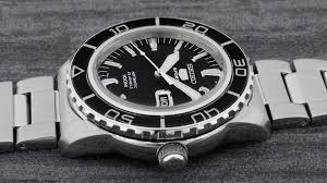 Seiko 5 sports automatiques montres mis sur certains plus de muscle qu'ils sont plus gros et plus brillant. Montre Seiko Automatique Montre Automatique Seiko