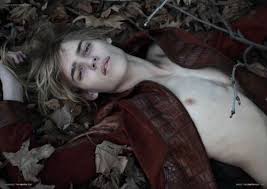 This short hair makes me look more masculine but thank god this is just a wig. Figglio Perduto