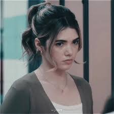 Erin Sennett's Instagram, Twitter & Facebook