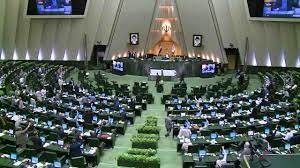 الهجوم الارهاي على مجلس الشورى الايراني. Ù…Ø¬Ù„Ø³ Ø§Ù„Ø´ÙˆØ±Ù‰ Ø§Ù„Ø¥ÙŠØ±Ø§Ù†ÙŠ ÙŠØ­Ø¬Ø¨ Ø§Ù„Ø«Ù‚Ø© Ø¹Ù† ÙˆØ²ÙŠØ± Ø§Ù„Ø§Ù‚ØªØµØ§Ø¯ Ù‚Ù†Ø§Ø© Ø§Ù„ØºØ¯
