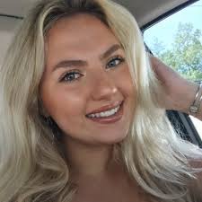 Emma Keech (@keechypeechy)