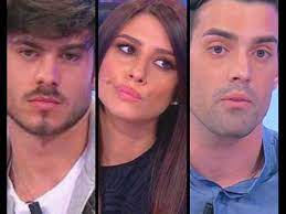10,091 likes · 3 talking about this. Ued Registrazione Angela Rifiuta Alessio Ma Bacia Luca Scoppia La Lite