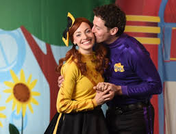 Awwwwwwww How Beautiful Is This Lachy Kissing Emma On Her Cheeks Wag The Dog The Wiggles Wearing Red