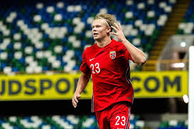 He is 6 feet and 4 inches tall footballer and right now trending and the reason is amazing … Erling Braut Haaland A Star Is Born The Sports Doyen Sports News Headlines Stories People