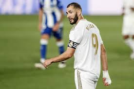 Un joueur qu'il qualifie de phénomène. Equipe De France Karim Benzema Publie Une Photo De Lui Avec Le Maillot Des Bleus