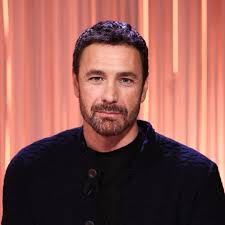 Altro che don Matteo. Messaggi e ricatti: il gossip su Raoul Bova infiamma  l'estate