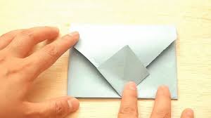 Die linke und rechte ecke zur mitte der unteren kante falten. Einen Origami Umschlag Falten Mit Bildern Wikihow