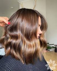 2021 küt ve dalgalı kısa saç kesimleri. 2021 Sac Trendleri Guzellik