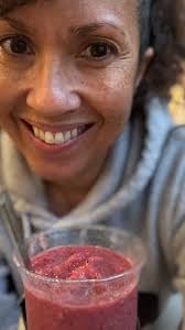 Post-Christmas Mode: ACTIVATED. ✅ Time to fuel up with the good stuff.  Who’s blending with us today? 🙋‍♀️