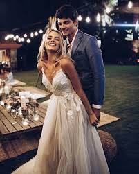 Es War Liebe Auf Den Ersten Blick Denn Dieses Wunderbare Hochzeitskonzept Gehort Mit Abstand Zu De Ruckenfreie Hochzeitskleider Hochzeitskleid Kleid Hochzeit