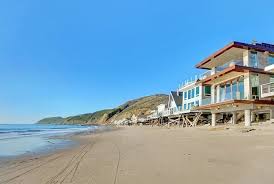 Search the most complete malibu, ca real estate listings for sale. Simple Luxury Beach House Rentals Modern Malibu Beach House Malibu Beach House California Beach House Beach House Rental