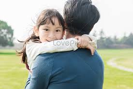 Terkadang para bayi perempuan ini berpose dengan sangat cantik dengan senyum manis di bibirnya. Ayah Memegang Anak Perempuan Yang Comel Gambar Unduh Gratis Imej 501202347 Format Jpg My Lovepik Com