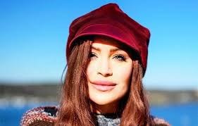 Pop och måleri från Sara Varga, på kärv Bohusgranit!