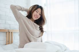 Wybierz z szerokiej gamy podobnych scen. Free Photo Happy Beautiful Young Asian Woman Waking Up In Morning Sitting On Bed Stretching In Cozy Bedroom