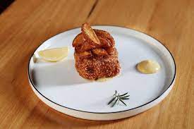 Restaurant giro d'italia is shifting south from rathdowne street, north carlton to the domain in south yarra in a space previously occupied by shannon bennett's cafe vue. 85 Giro D Italia North Carlton Restaurants Delicious Com Au
