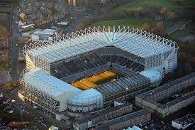 James park, een iconisch stadion dat plek biedt aan ruim 52.000 toeschouwers. Saudi Arabien Und Qatar Streiten Um Kauf Von Newcastle United