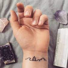 Mountain Ocean Forest Small Tattoo 25 Beautiful Small Mountain Tattoo Ideas On Pinterest Minimalist Tattoo Tiny Tattoos Pattern Tattoo