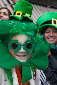 photo de ENFANTS COSTUMES AUX COULEURS DU PAYS, FETE DE LA SAINT-PATRICK,  SAINT PATRICK'S DAY, DUBLIN, IRLANDE