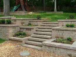 catchy retaining wall stairs design best ideas about retaining wall steps on pinterest retaining amenagement jardin cloture amenagement jardin en pente mur de soutenement