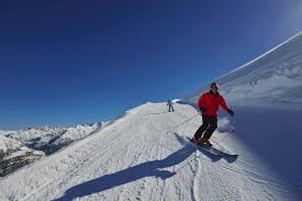Le beau village authentique de gavarnie est situé à 1 200 mètres d'altitude. Plein La Vue Vacances Au Ski Dans Les Hautes Pyrenees