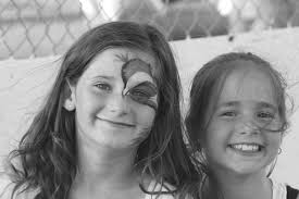 AUX QUATRE COINS U U