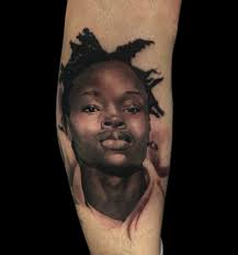 King Von's (one of a few) mugshot🎬 @kingvonfrmdao Done by  @philbeamantattoos Phil is always up for celebrity portraits, or a loved  one if you're dedicated😉 Animals and landscapes also more than welcomed.