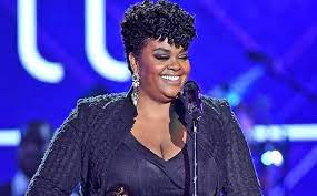 See Jill Scott S Moving Acceptance Speech At The Soul Train Awards Jill Scott Short Natural Hair Styles Soul Train Awards