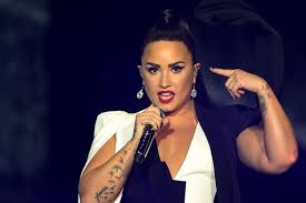 Demi lovato ha tenido la fuerza y la honestidad de volver a rehabilitación para luchar contra sus adicciones. Demi Lovato Hospitalized After Drug Overdose