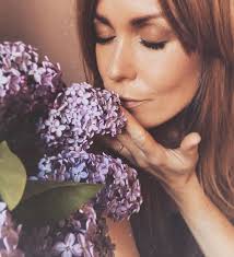 Our jewellery is inspired by nature and Icelandic flora and fauna, with its  delicate, irregular shapes. Our designs are characterised by rich details  and a sense of movement, finesse and balance. #reykjavik #