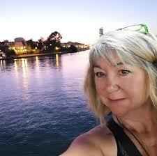 On average how long does it take to walk 20km at easy pace? Does everyone  train to walk El Camino? How many miles should I walk er day to train?