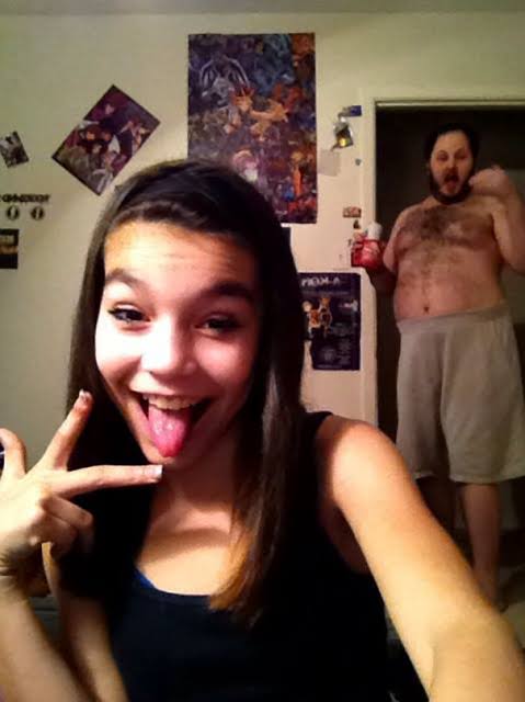 30 Hilariously Bad Selfie Background Fails | Bored Panda