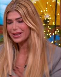 De componist Wolfgang Amadeus Mozart stierf terwijl hij schreef aan wat  later zijn eigen dodenmis bleek te zijn: het Requiem van Mozart. Dirigent  Alina Solokova wil hem eren door het Requiem te