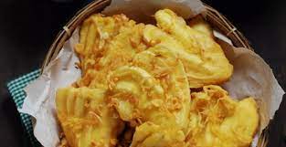 Pisang goreng ('fried banana' in indonesian/malay) is a fritter made by deep frying battered plantain in hot oil. 26 Resep Pisang Goreng Yang Enak Renyah Empuk Rekomended