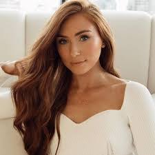 Erika Fox's Instagram, Twitter & Facebook